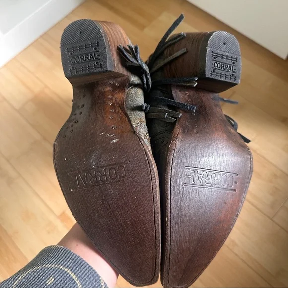 Corral Distressed Gray-Brown Leather Fringe Western Heeled Boots - Picture 10 of 13